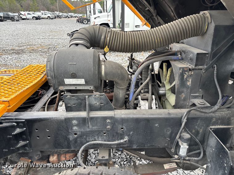 image for item YA1894 2005 Kalmar Ottawa yard truck