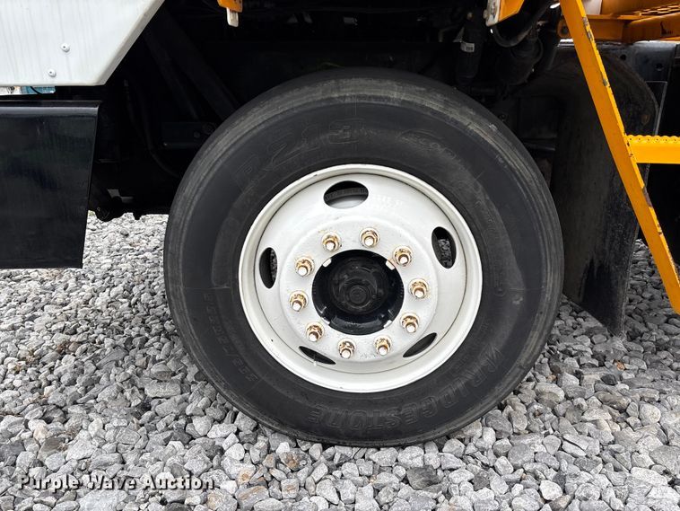 image for item YA1894 2005 Kalmar Ottawa yard truck