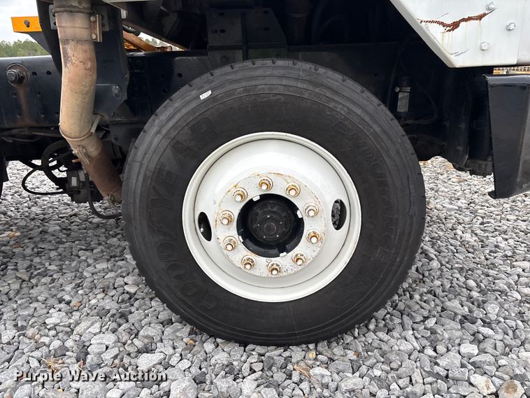 image for item YA1894 2005 Kalmar Ottawa yard truck