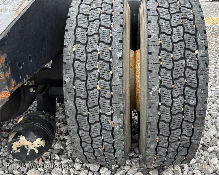 image for item YA1894 2005 Kalmar Ottawa yard truck