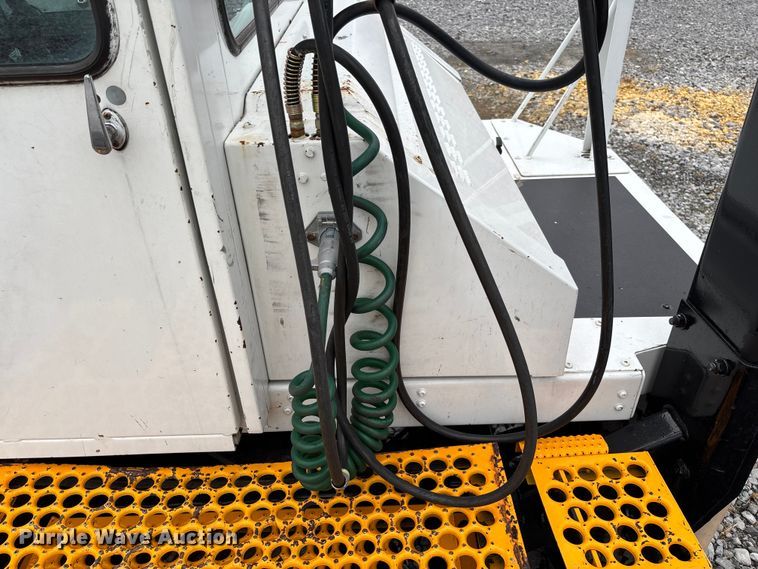 image for item YA1894 2005 Kalmar Ottawa yard truck