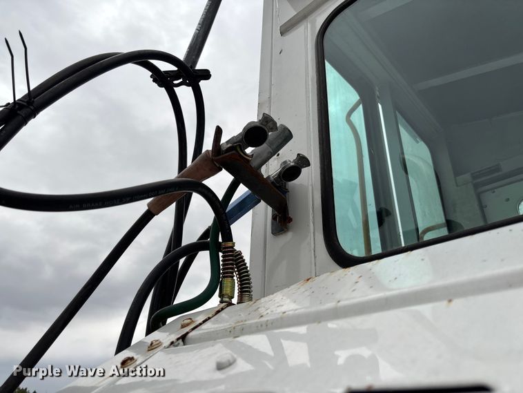 image for item YA1894 2005 Kalmar Ottawa yard truck