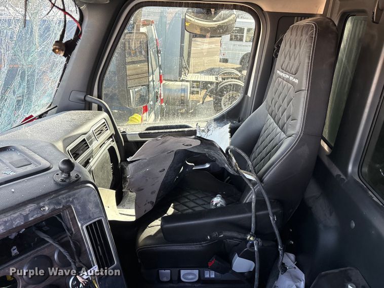 image for item YA1915 2024 Western Star 49X  dump truck