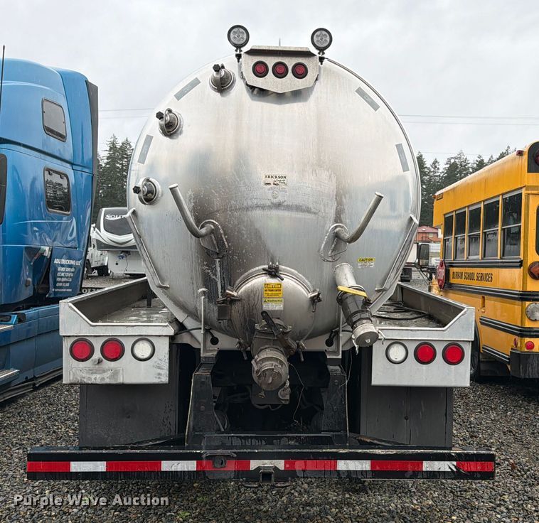 image for item YA1938 2020 Kenworth T880  vacuum truck