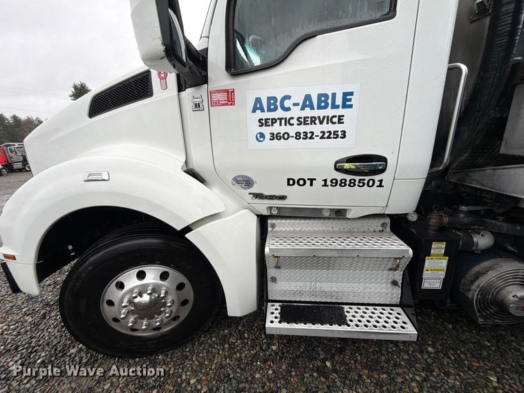 image for item YA1938 2020 Kenworth T880  vacuum truck