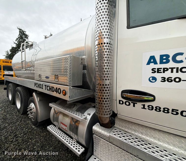 image for item YA1938 2020 Kenworth T880  vacuum truck