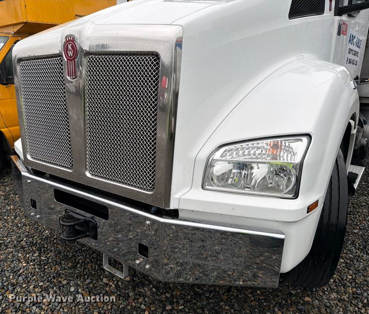 image for item YA1938 2020 Kenworth T880  vacuum truck