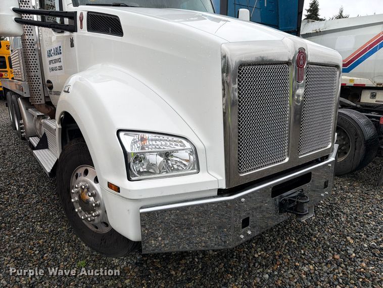 image for item YA1938 2020 Kenworth T880  vacuum truck