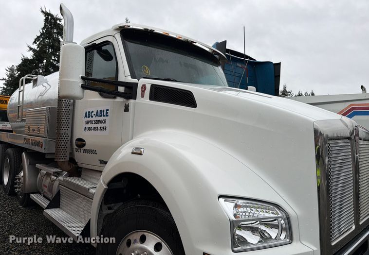 image for item YA1938 2020 Kenworth T880  vacuum truck