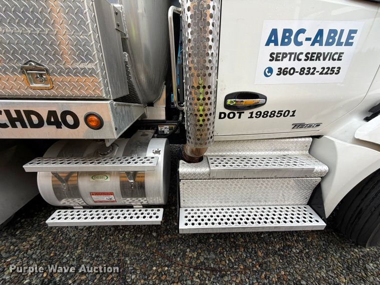 image for item YA1938 2020 Kenworth T880  vacuum truck