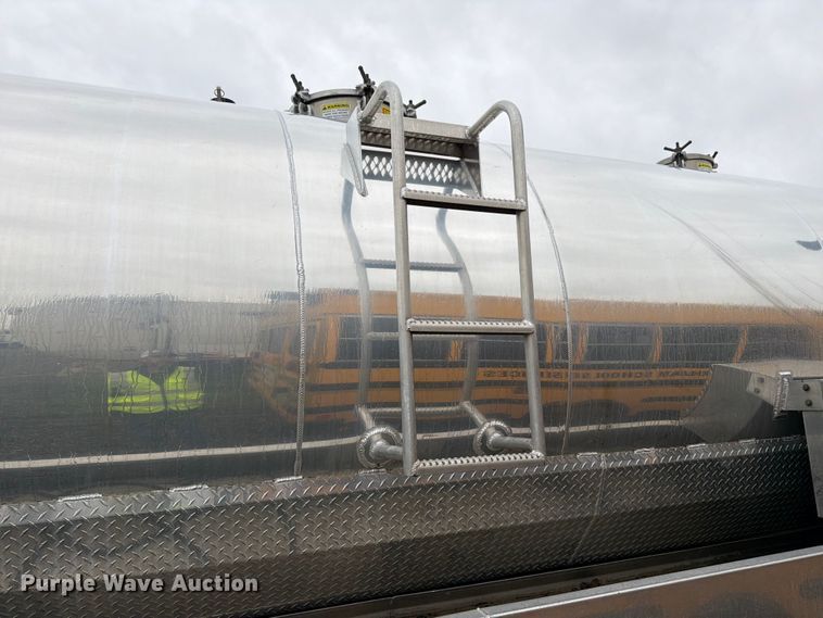 image for item YA1938 2020 Kenworth T880  vacuum truck