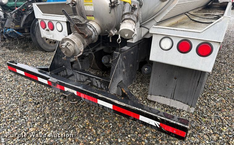 image for item YA1938 2020 Kenworth T880  vacuum truck