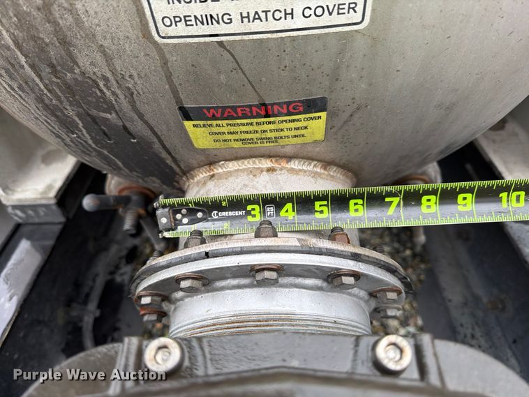 image for item YA1938 2020 Kenworth T880  vacuum truck