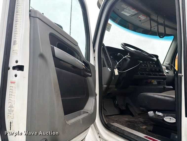 image for item YA1938 2020 Kenworth T880  vacuum truck