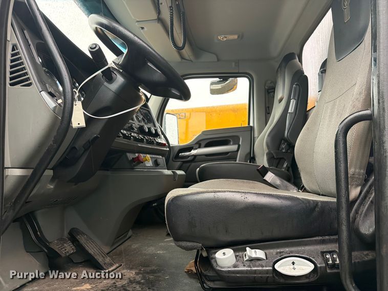 image for item YA1938 2020 Kenworth T880  vacuum truck