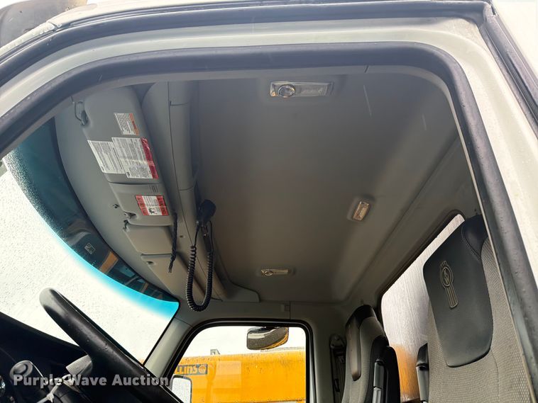 image for item YA1938 2020 Kenworth T880  vacuum truck