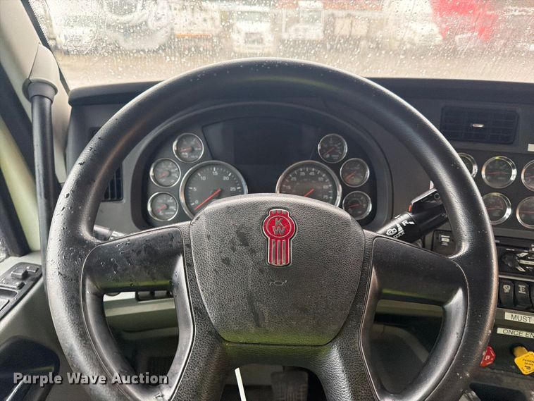 image for item YA1938 2020 Kenworth T880  vacuum truck