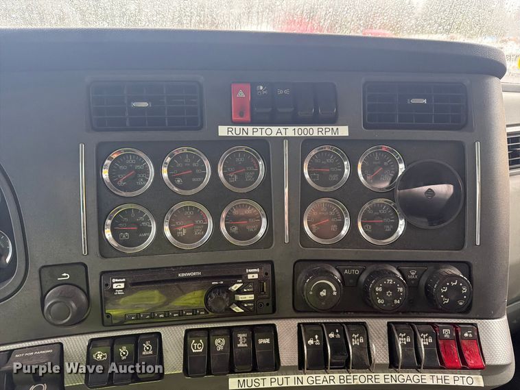 image for item YA1938 2020 Kenworth T880  vacuum truck