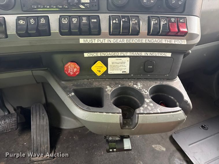 image for item YA1938 2020 Kenworth T880  vacuum truck