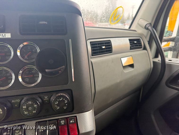 image for item YA1938 2020 Kenworth T880  vacuum truck