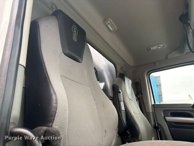 image for item YA1938 2020 Kenworth T880  vacuum truck