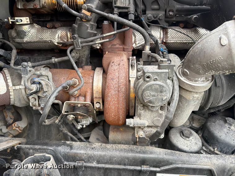 image for item YA1938 2020 Kenworth T880  vacuum truck