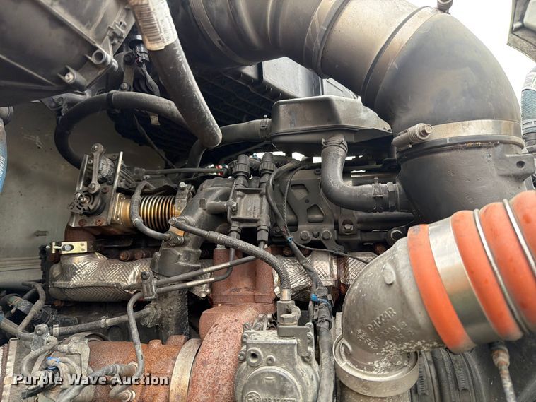 image for item YA1938 2020 Kenworth T880  vacuum truck