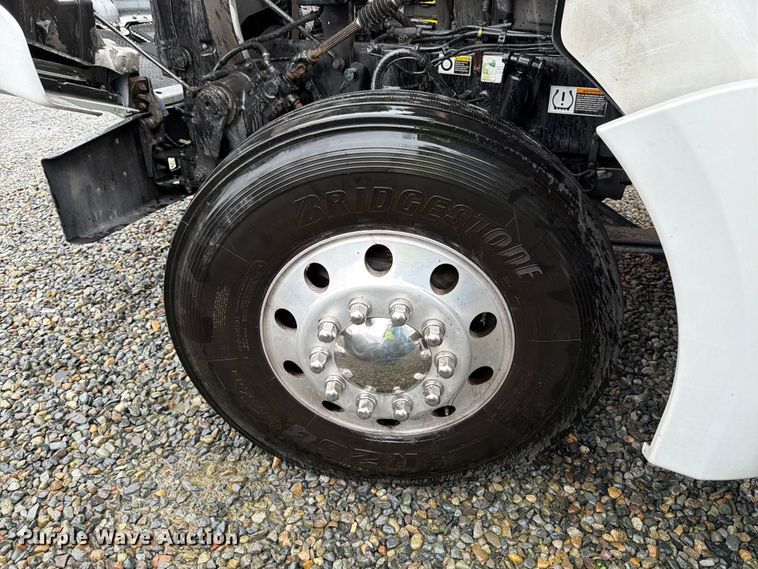 image for item YA1938 2020 Kenworth T880  vacuum truck