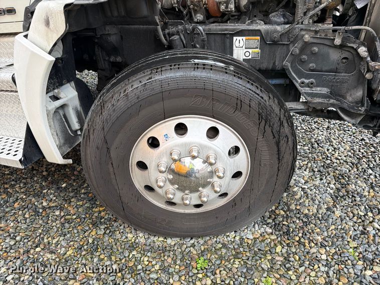 image for item YA1938 2020 Kenworth T880  vacuum truck