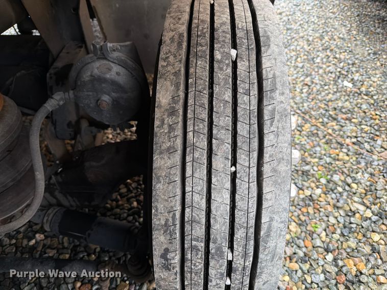 image for item YA1938 2020 Kenworth T880  vacuum truck