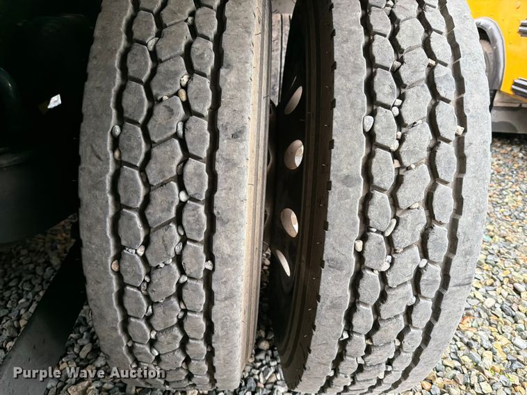 image for item YA1938 2020 Kenworth T880  vacuum truck