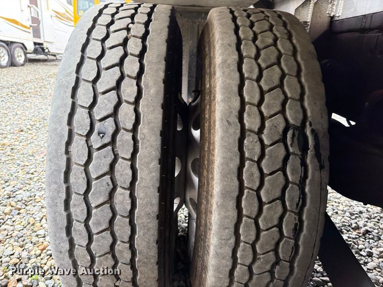 image for item YA1938 2020 Kenworth T880  vacuum truck