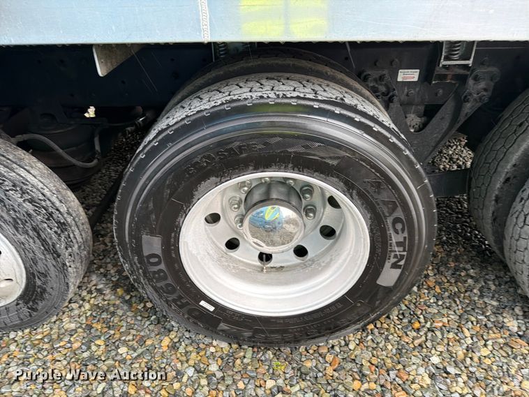 image for item YA1938 2020 Kenworth T880  vacuum truck