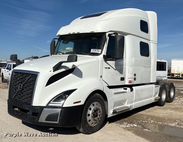 image for item YA1955 2022 Volvo VNL semi truck