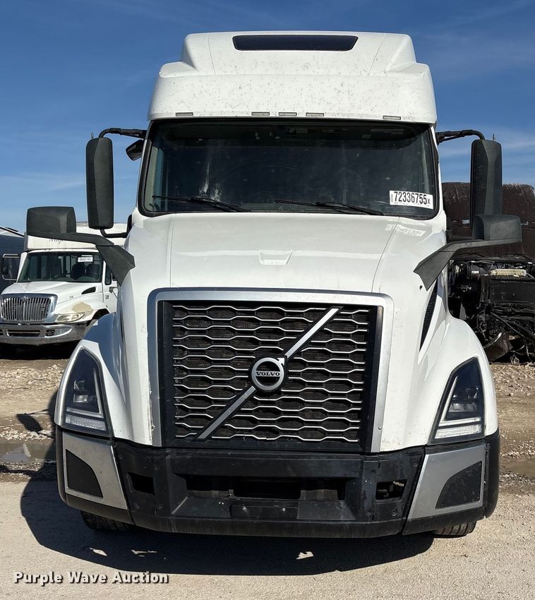 image for item YA1955 2022 Volvo VNL semi truck