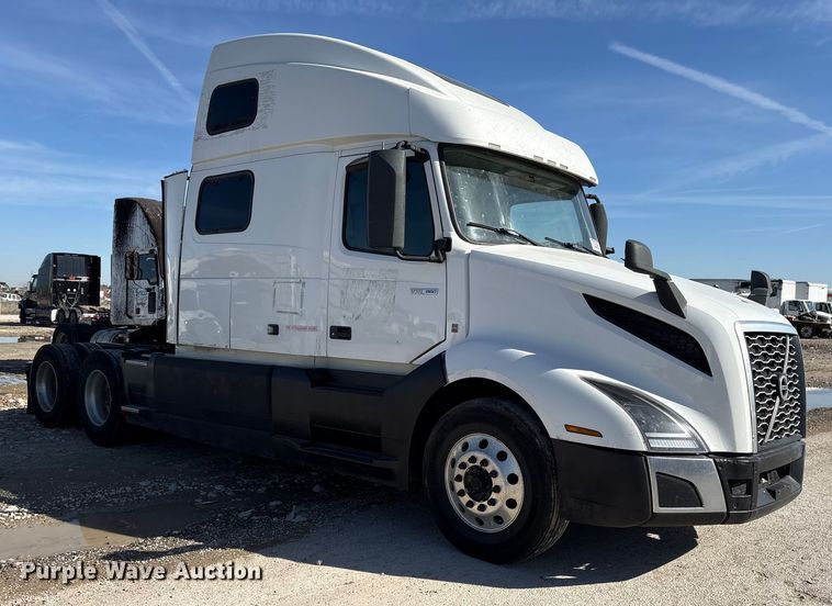 image for item YA1955 2022 Volvo VNL semi truck