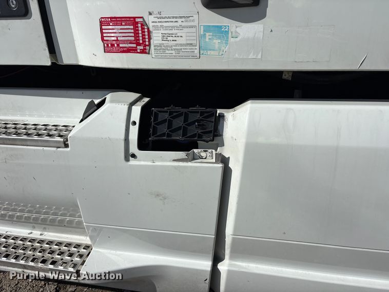 image for item YA1955 2022 Volvo VNL semi truck