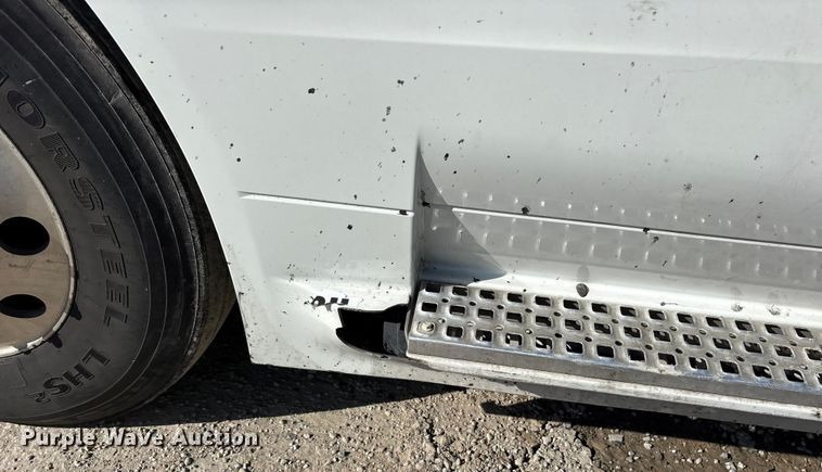 image for item YA1955 2022 Volvo VNL semi truck