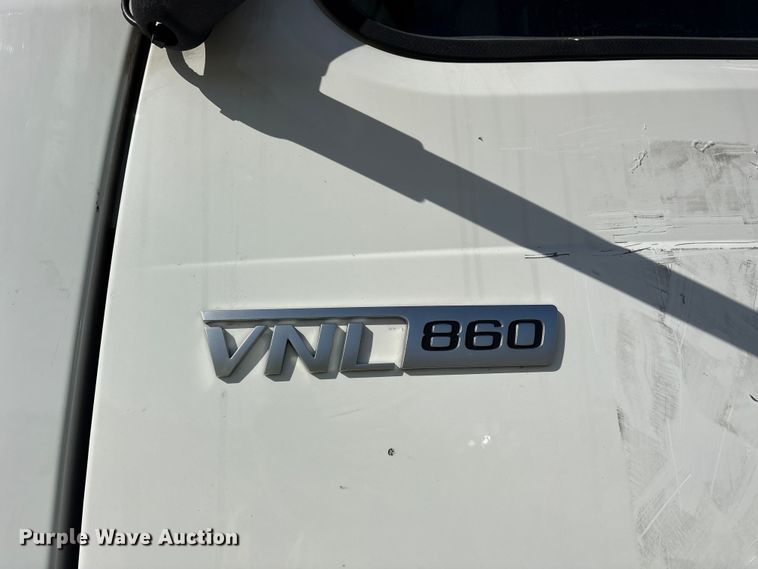 image for item YA1955 2022 Volvo VNL semi truck