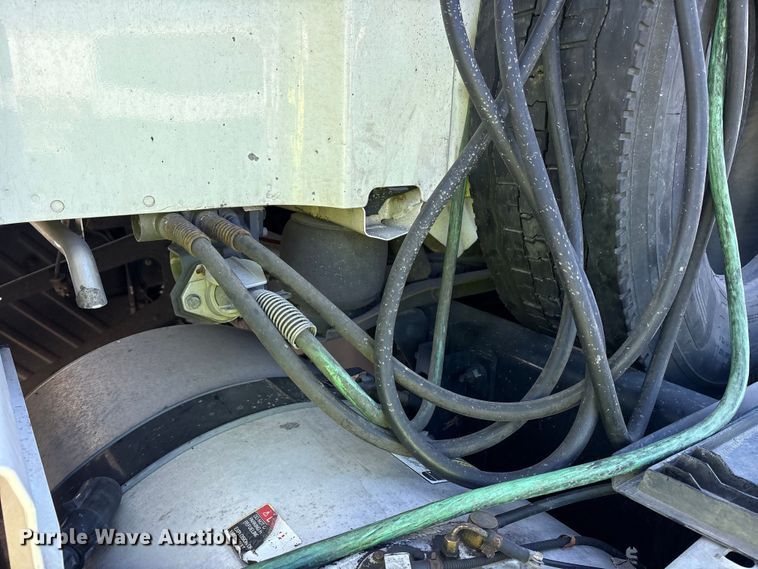 image for item YA1955 2022 Volvo VNL semi truck