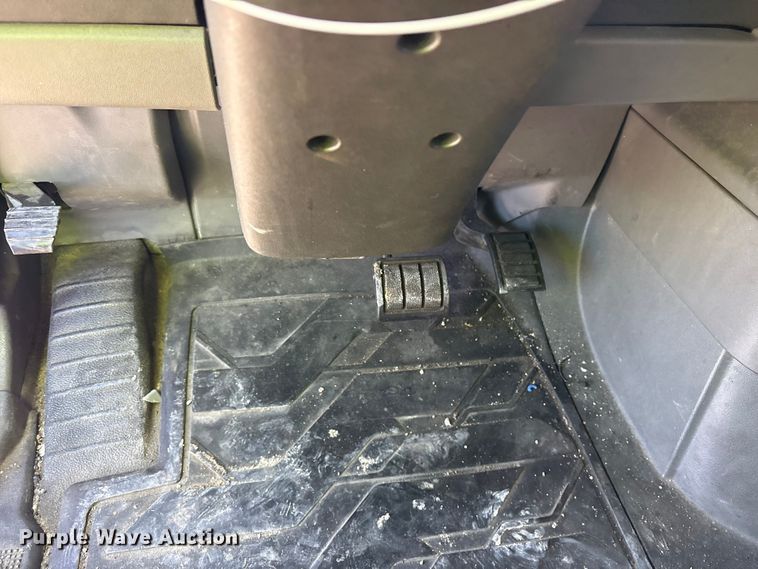 image for item YA1955 2022 Volvo VNL semi truck