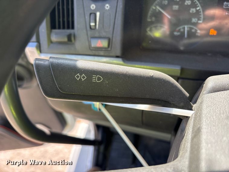 image for item YA1955 2022 Volvo VNL semi truck