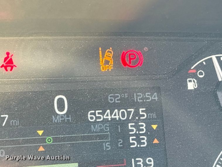 image for item YA1955 2022 Volvo VNL semi truck