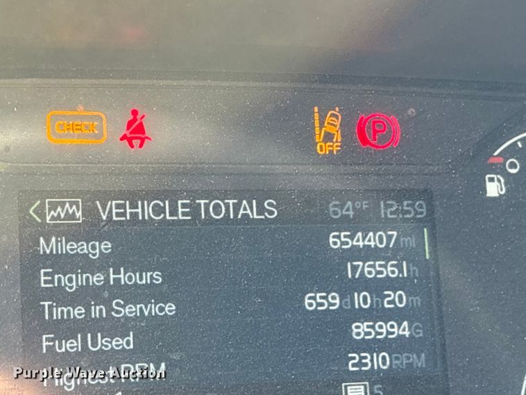 image for item YA1955 2022 Volvo VNL semi truck