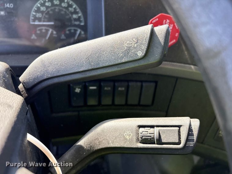 image for item YA1955 2022 Volvo VNL semi truck