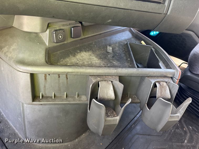 image for item YA1955 2022 Volvo VNL semi truck