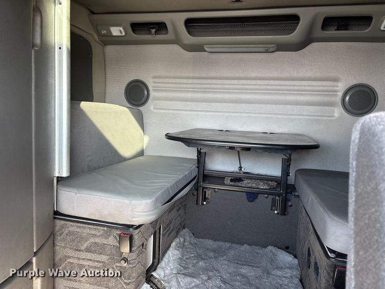 image for item YA1955 2022 Volvo VNL semi truck