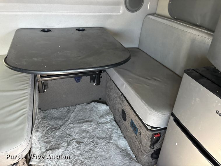 image for item YA1955 2022 Volvo VNL semi truck