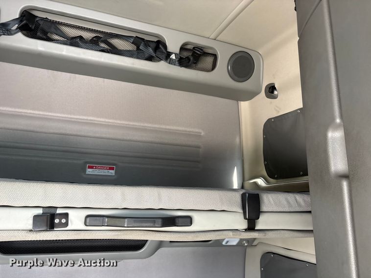 image for item YA1955 2022 Volvo VNL semi truck