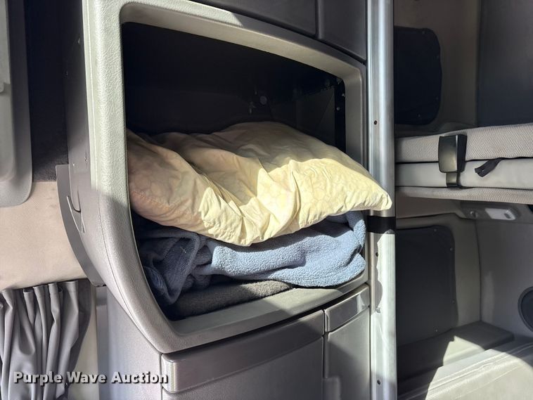 image for item YA1955 2022 Volvo VNL semi truck